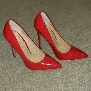 NWOT Cherry Red Snake Embossed pumps